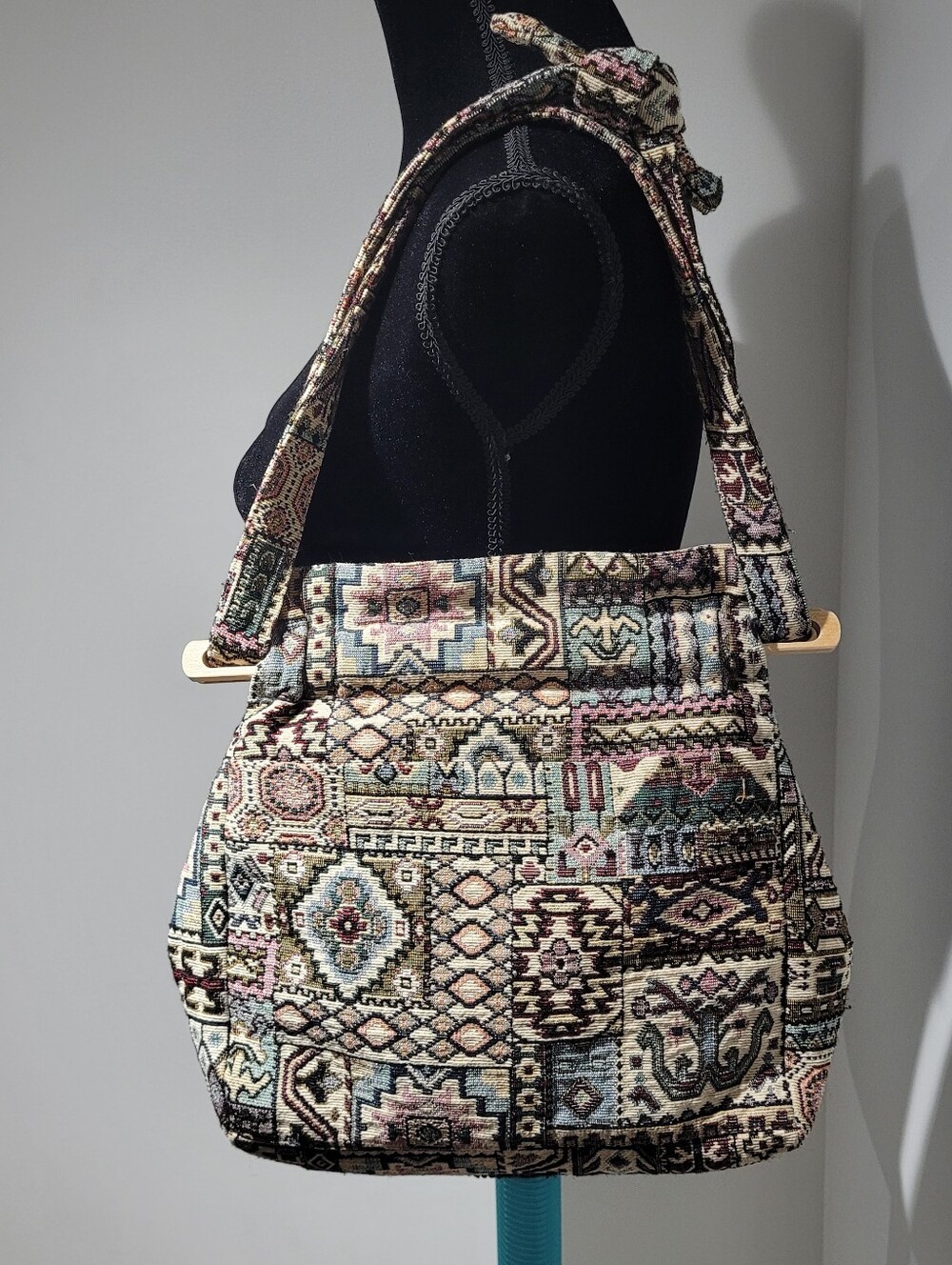 Tilley Endurables Women's Vintage P5 Pickpocket-Proof Travel Purse Tapestry